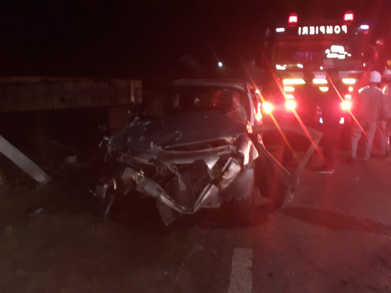 VIDEO | Accident cumplit în Argeș. Un șofer a murit după ce s-a izbit cu mașina de un stâlp