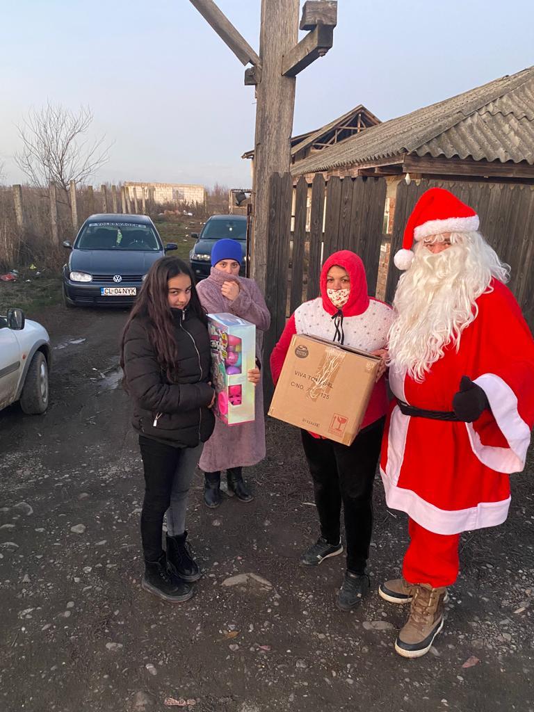 CAMPANIE IMPRESIONANTĂ. Trustul GÂNDUL și partenerii săi s-au alăturat lui Moș Crăciun și anul acesta! | VIDEO & FOTO