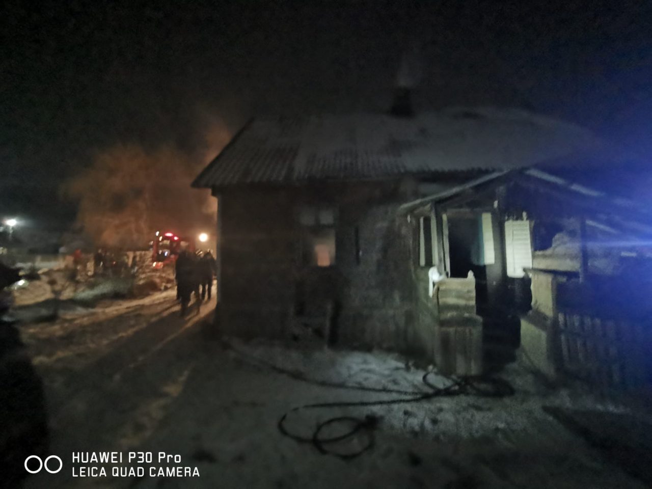 Incendiu la o casă din județul Suceava. Proprietarul a fost găsit carbonizat