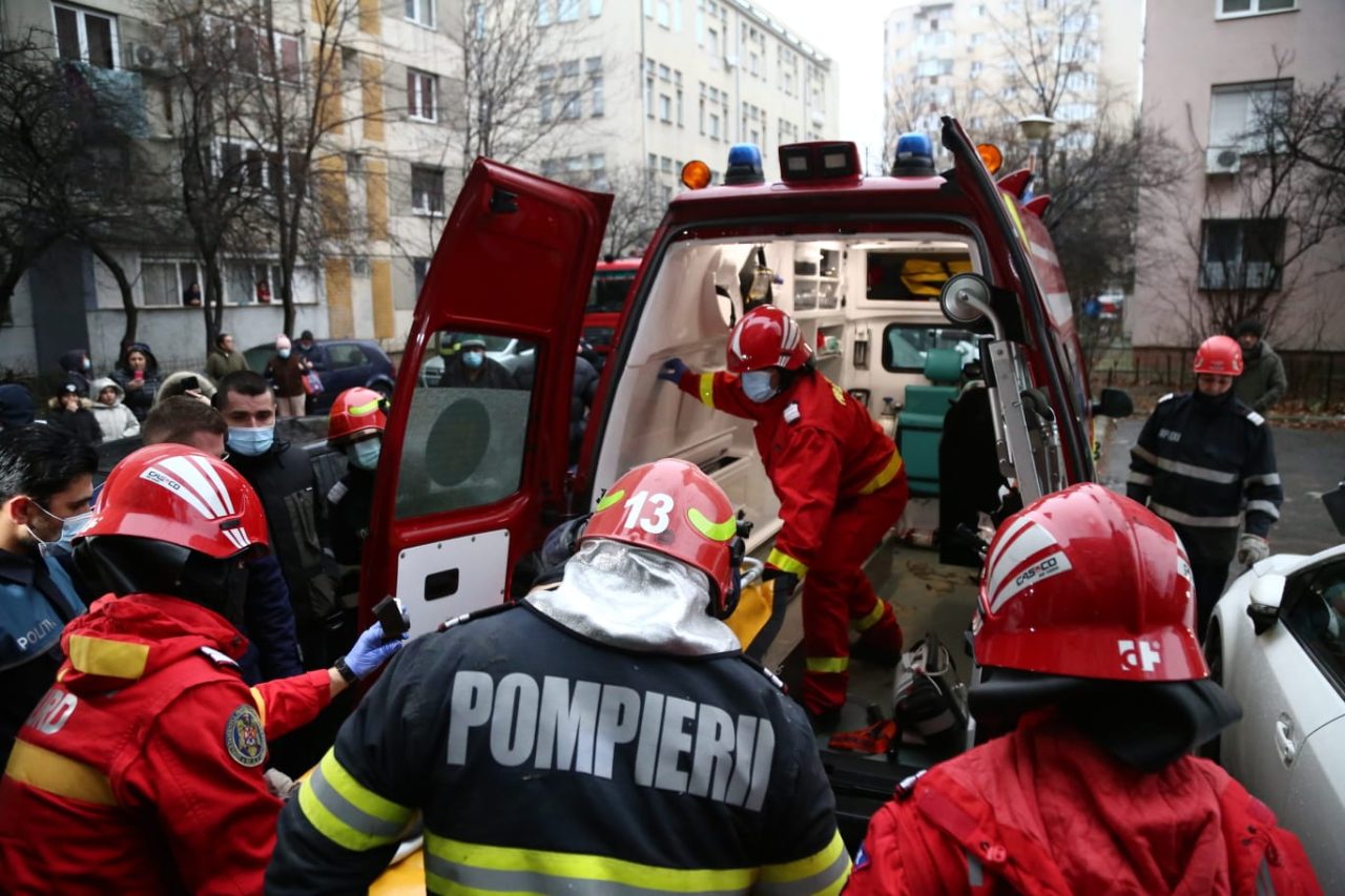 Doi frați din județul Suceava, de 19 și 20 de ani, au fost găsiți morți în baie. Decesele lor sunt considerate suspecte