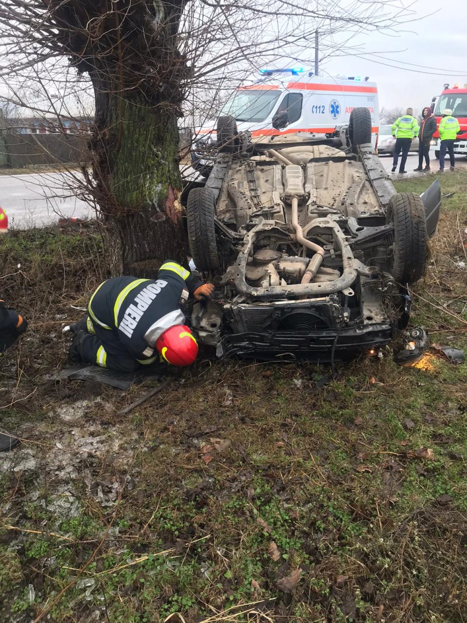 Cinci persoane au fost rănite, după ce mașina în care se aflau s-a răsturnat pe un drum din Ialomița. Câte victime au ajuns la spital