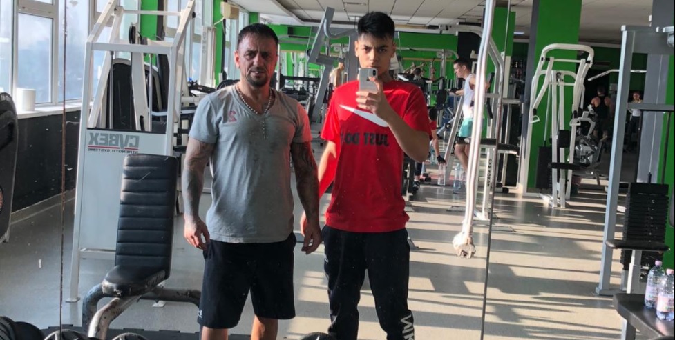 Tatăl unui cunoscut rapper bucureștean, victima unei răzbunări de tip mafiot. Pompierii au intervenit de urgență