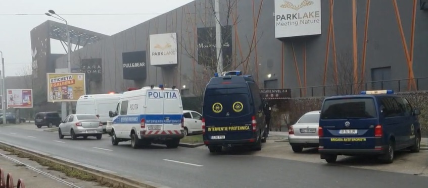 Mesajul de amenințare cu bombă de la Park Lake a stat 10 ore pe mailul Poliției, fără să fie citit