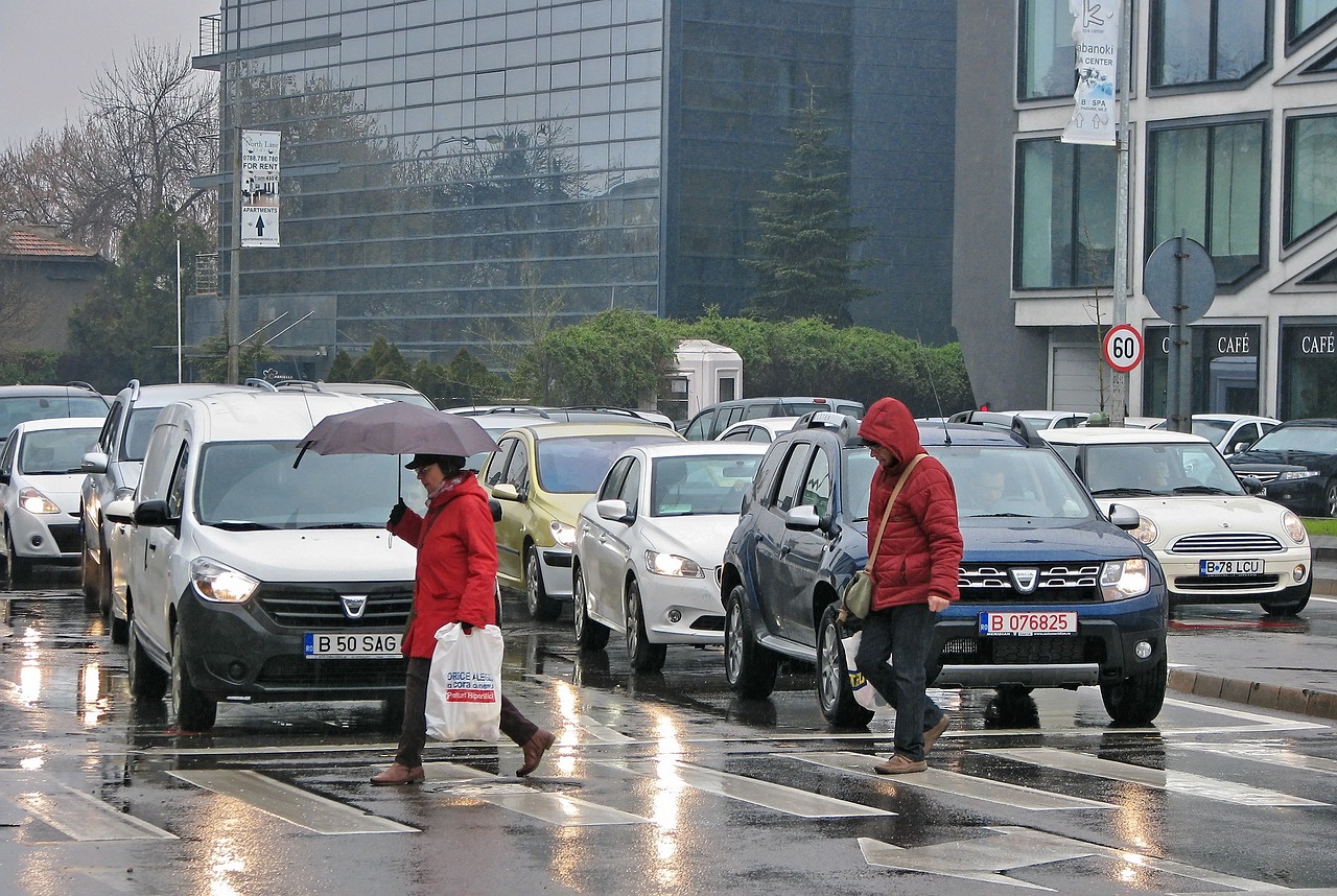 Cum va fi vremea astăzi. Meteorologii anunță cer înnorat în cea mai mare parte a țării, dar pe alocuri temperatura va crește