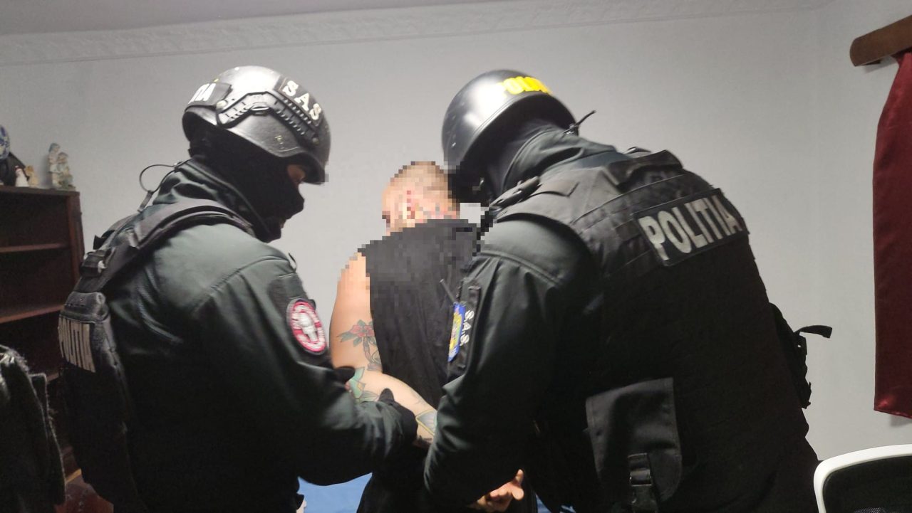 Interlop din Constanța săltat de mascați după ce a amenințat cu moartea un polițist. „Îți dau numai răngi, topoare și furci în inimă!”