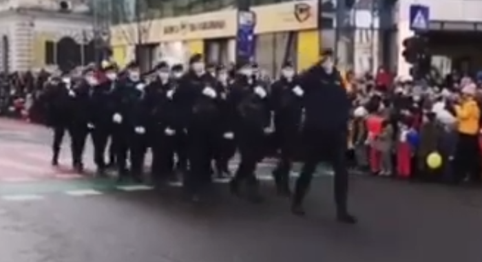 VIDEO | Jandarmii de la Cluj, total nesincronizați la defilarea de Ziua Națională. Jandarmeria Română își cere scuze