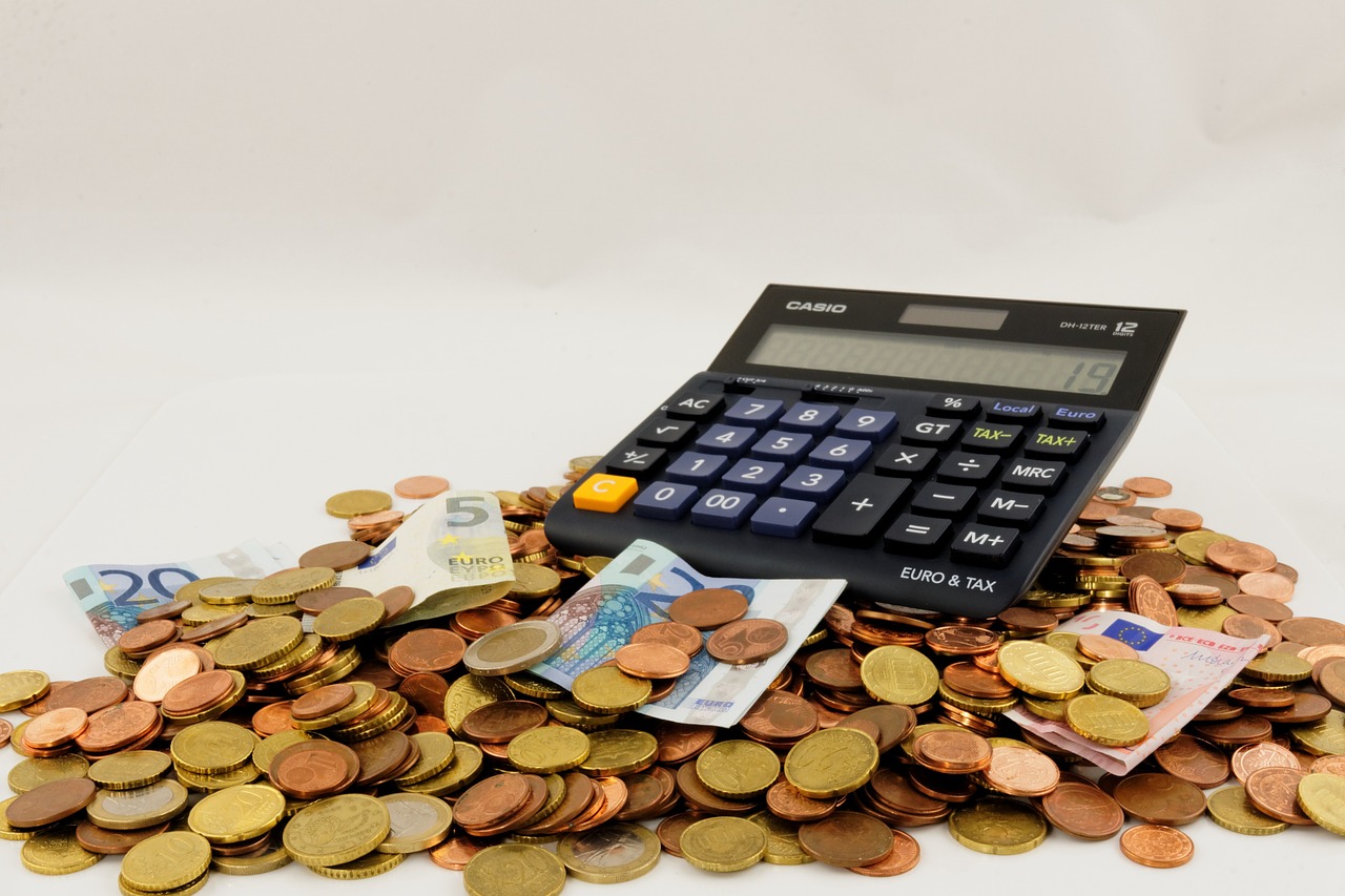 Analistul financiar Alex Milcev, despre taxa de solidaritate: ”Un impozit pe profit cumulat cu taxă de 1% pe cifra de afaceri ar putea să ne ducă la infringement”