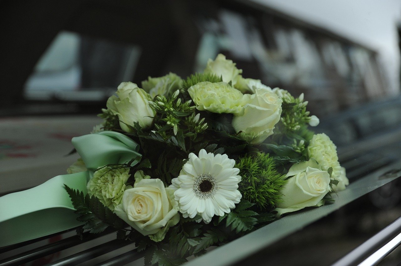 Polițist din Suceava, judecat pentru că presta servicii funerare în timpul liber, fără permis de conducere. A reușit să câștige o sumă frumoasă