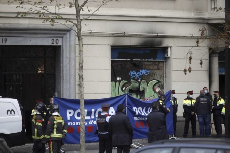 Moartea unei familii de români în Spania, într-un incendiu izbucnit în sediul abandonat de bancă unde locuiau, a declanșat proteste în Barcelona