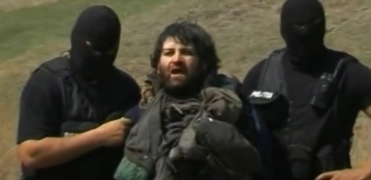 8 ȘTIRI DE LA ORA 8 Omul Pădurii, cel mai feroce criminal în serie din pușcăriile românești. Dormea într-o vizuină și spunea că vrea să omoare „gândaci”