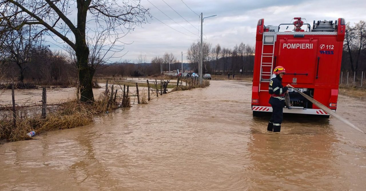 Este risc de inundații în 11 bazine hidrografice. S-a emis Cod Portocaliu