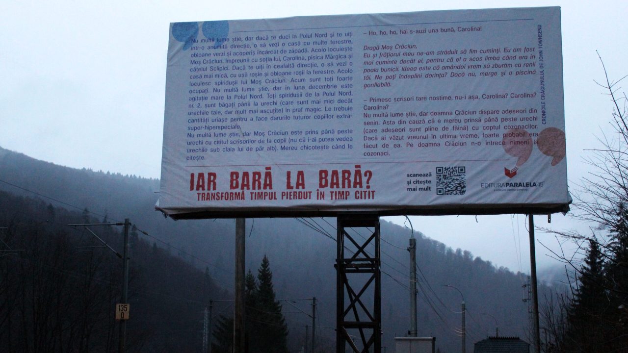 Campanie de încurajare a cititului, pe DN 1. Pe Valea Prahovei au apărut panouri publicitare cu pagini din cărți, care pot fi scanate cu telefonul mobil