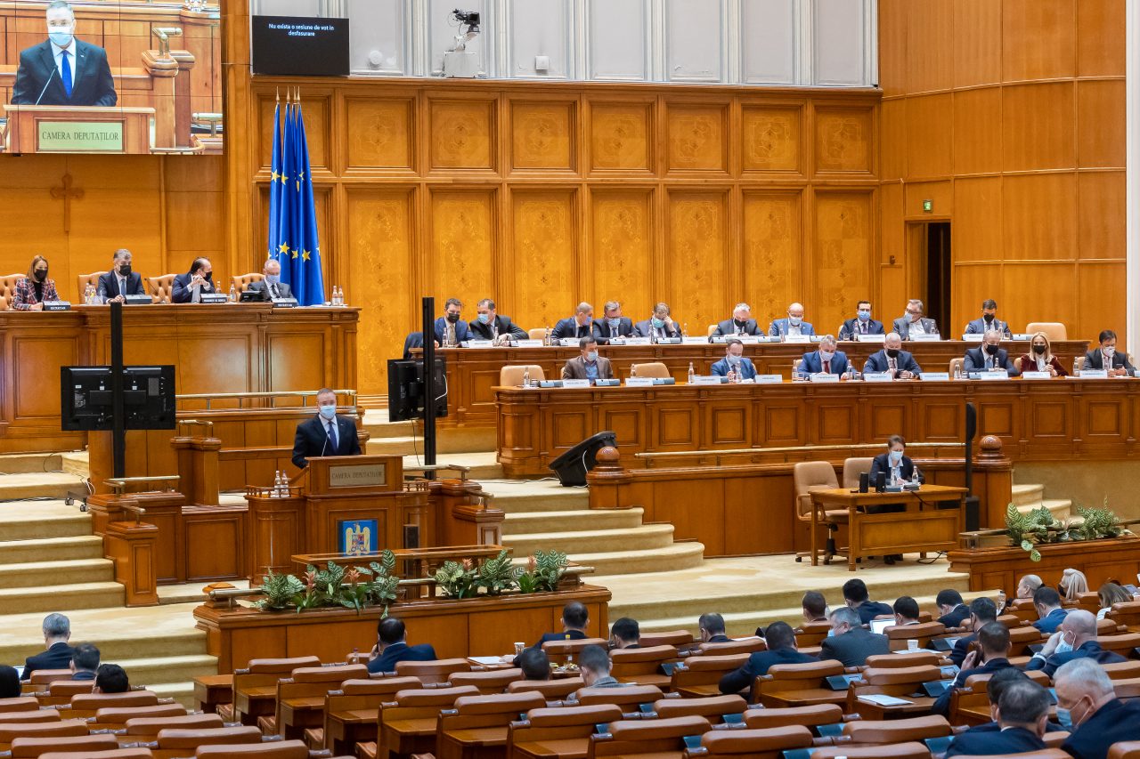 Care sunt șansele ca la pensiile speciale să fie aplicat „impozitul de solidaritate”? Stadiul proiectului legislativ al AUR în Parlament