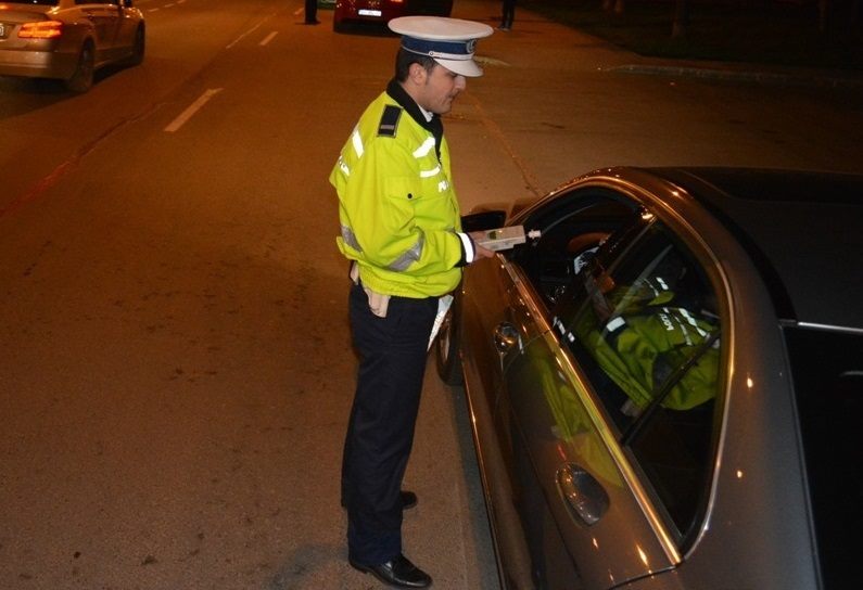 Șofer al unei firme de ride sharing din București, prins beat și drogat la volan de două ori în aceeași zi