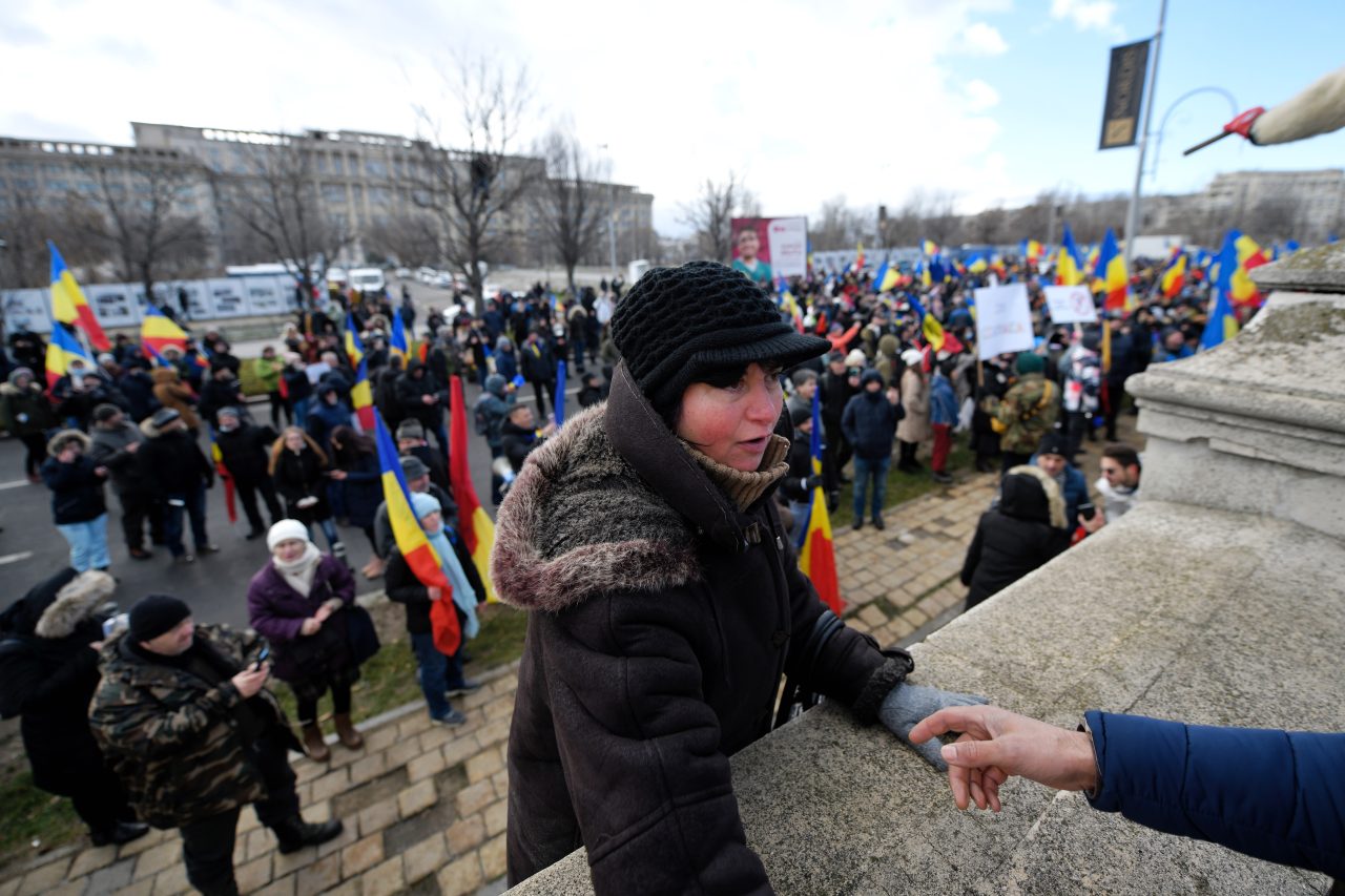 Cum justifică MAI faptul că protestatarii AUR au trecut de cordonul jandarmilor: S-a rupt o încuietoare