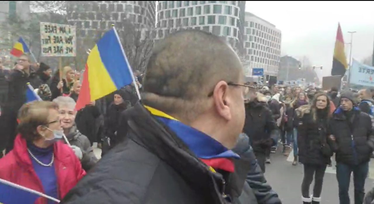 VIDEO. Proteste de amploare la Bruxelles împotriva noilor restricții anti-COVID. Românii din Belgia s-au alăturat protestatarilor
