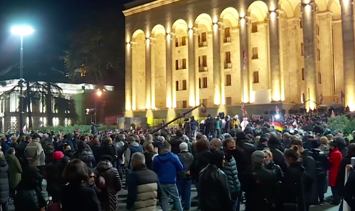 Mii de georgieni cer eliberarea lui Saakaşvili și amenință cu o grevă a foamei în masă