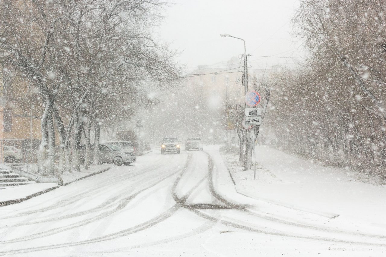Avertizare meteo de ploi și ninsori în mai multe regiuni din țară. Cum va fi vremea în București