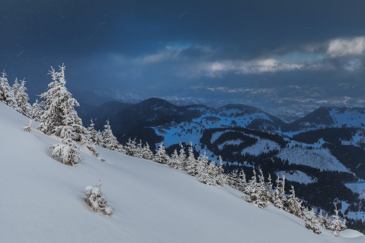 România, vizată de mai multe avertizări meteo. Cod galben de ninsori și vânt în 24 de județe, ninsori și ploi în toată țara