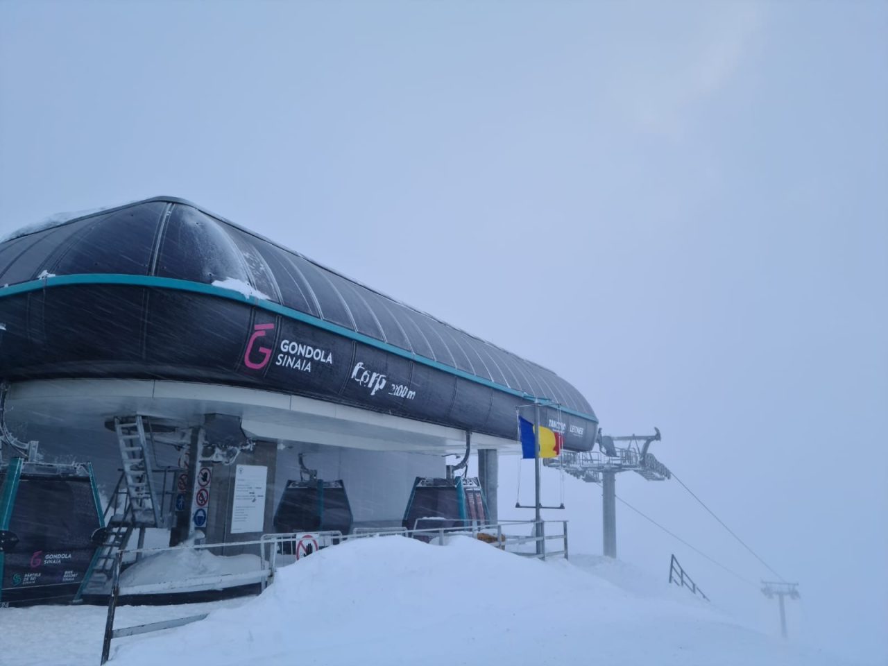 O avarie de aproape 12 ore a blocat total transportul telegondolei de la Sinaia. 24 de turiști au rămas la cota 1400