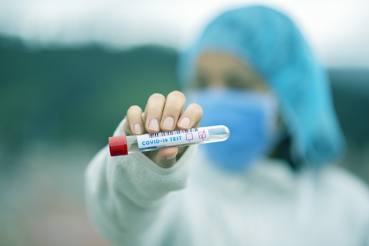 Varianta Omicron se răspândește în Spania. 30% din cazurile diagnosticate sunt în Madrid