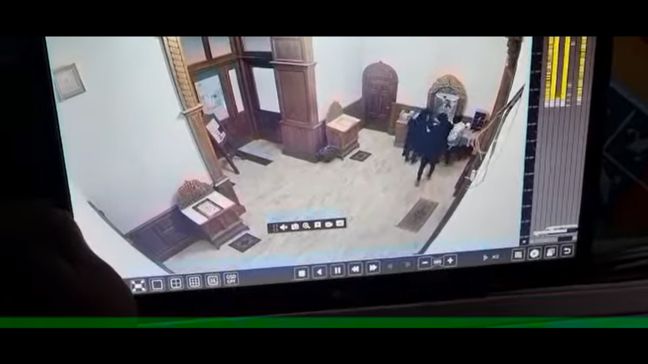 Cinci tineri au fost prinși în timp ce încercau să spargă cutia milei din Catedrala „Sf. Cuvioasă Parascheva” din Focșani