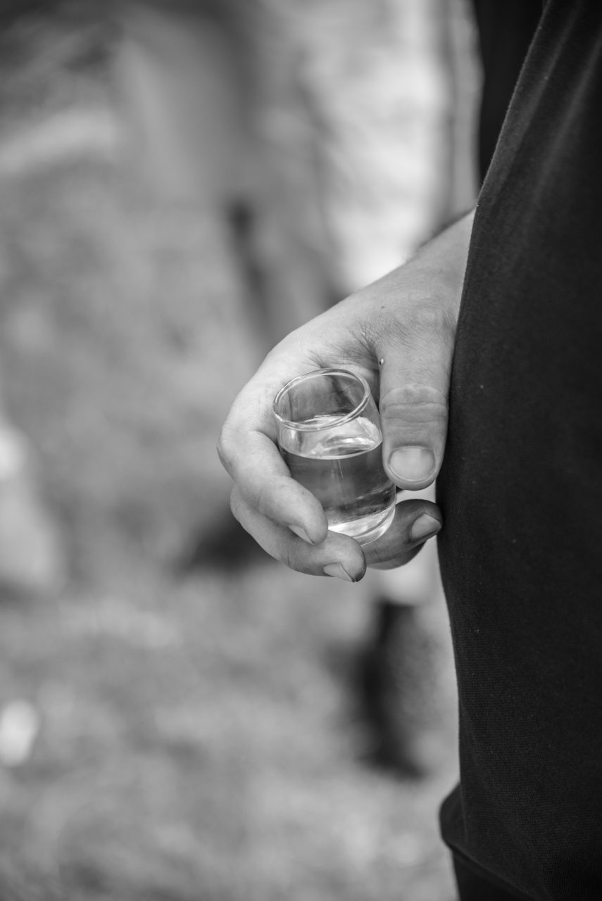 Un deținut de la Penitenciarul Iași a vrut să facă țuică în celulă. Ce a pățit când a fost prins