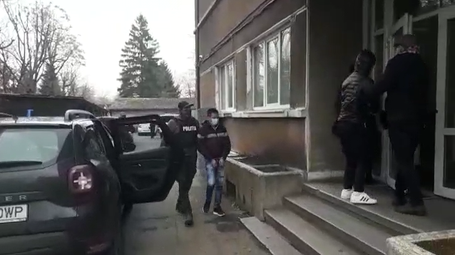 Muncitor vietnamez sechestrat și bătut cu lanțul, două zile la rând, într-un apartament din București. Răpitorii au filmat actele te tortură