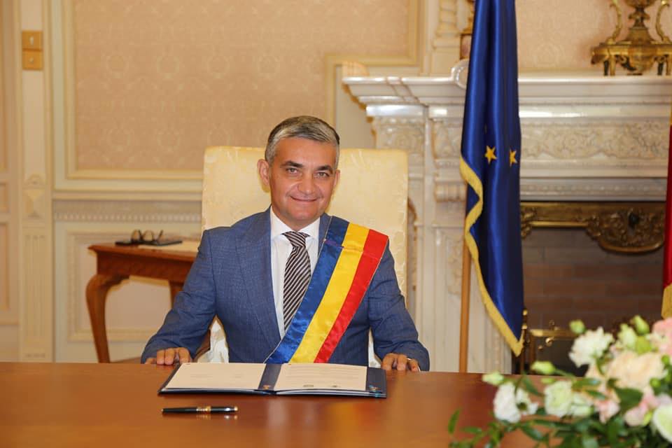 Primarul din Sinaia a anunţat că s-a infectat cu varianta Omicron