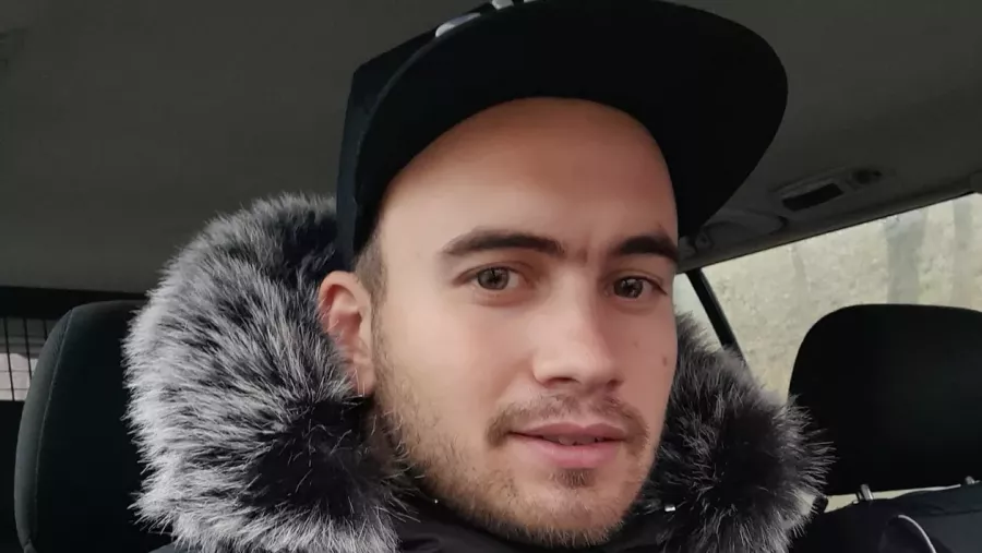 Ionuț, un șofer de TIR, a fost găsit mort într-o parcare din Germania. Ce au descoperit anchetatorii în mașina tânărului