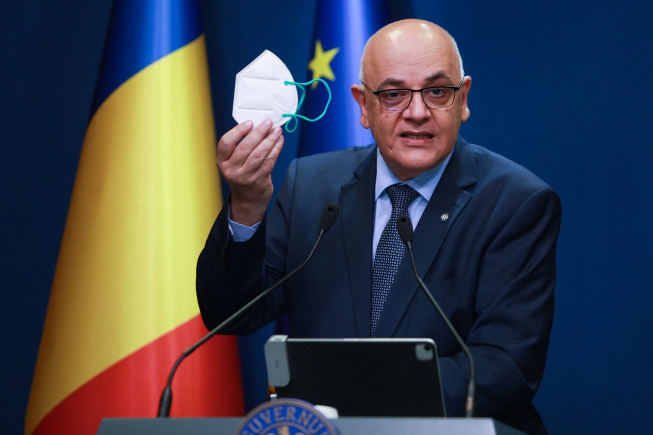 Ce amendă primești dacă porți mască din material textil sau de plastic, începând de sâmbătă