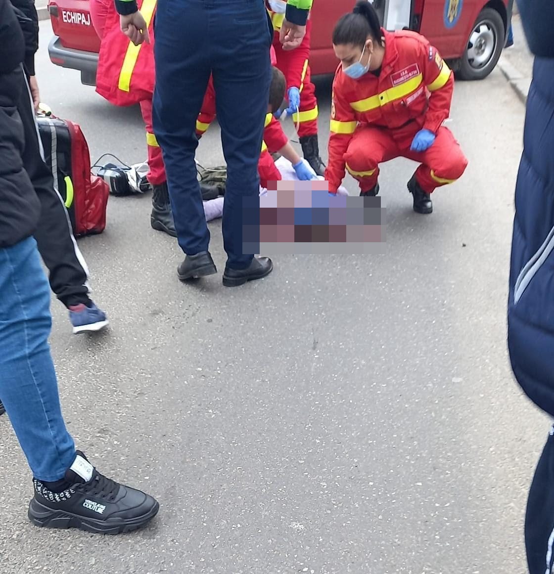 VIDEO| Două fetițe, spulberate de o maşină de Poliţie în București. Copilele sunt în stare gravă
