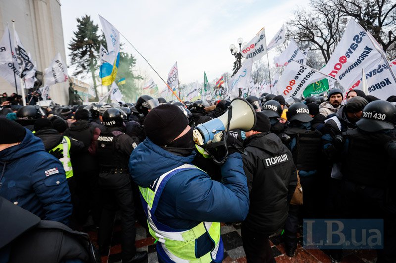 Manifestații violente în Ucraina împotriva unei legi ce vizează IMM-urile