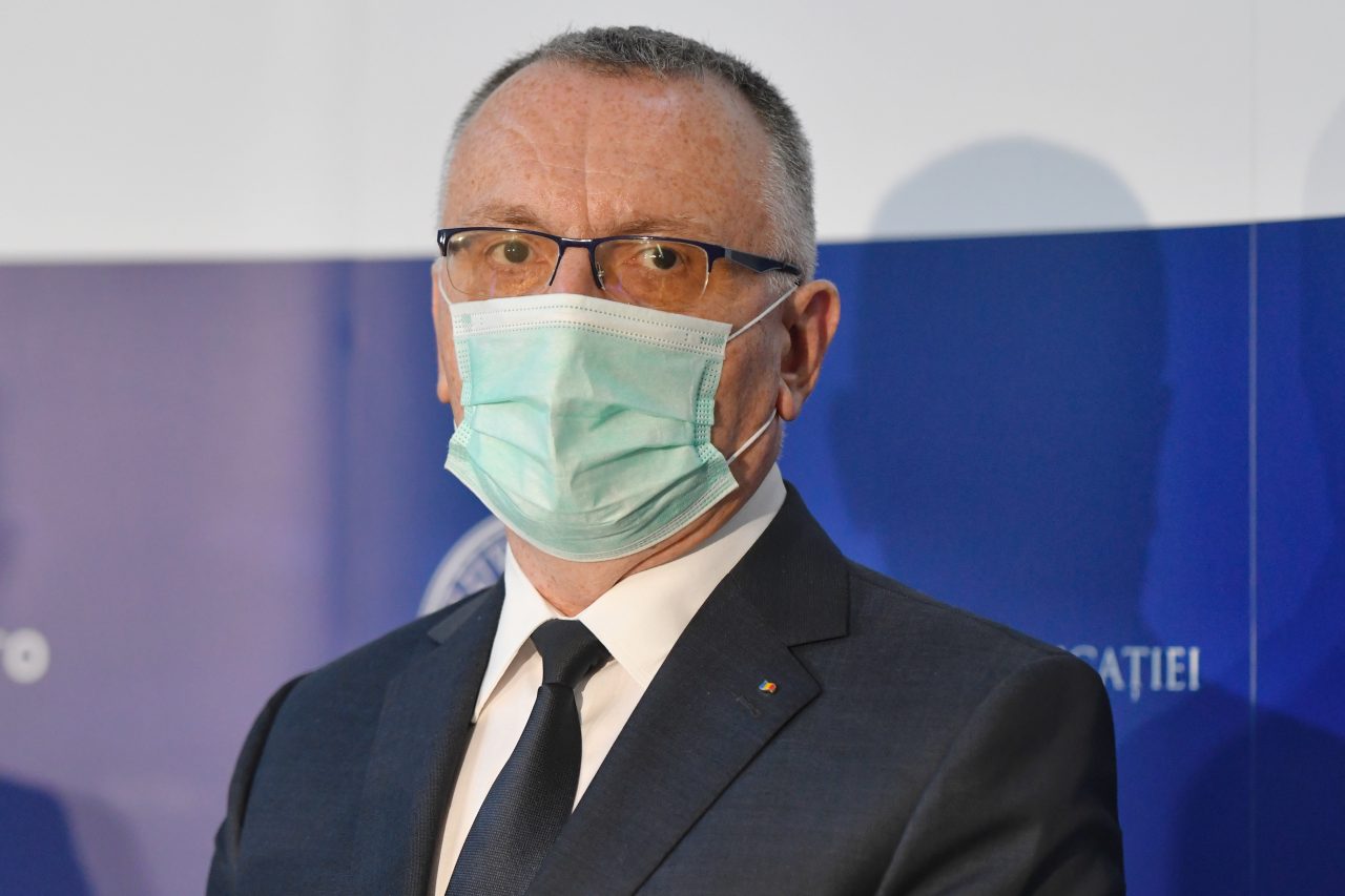 8 ȘTIRI DE LA ORA 8. Sorin Cîmpeanu: „Nu am susţinut niciodată vaccinarea obligatorie”