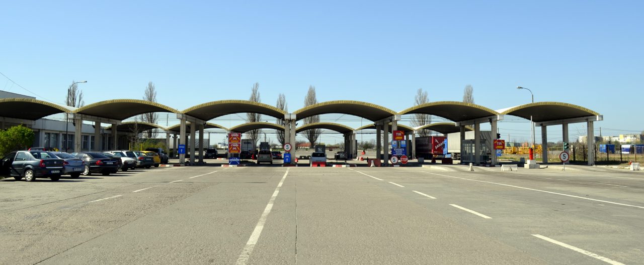 Alertă în Vama Giurgiu din cauza unei valize suspecte. Pirotehniștii SRI intervin la fața locului