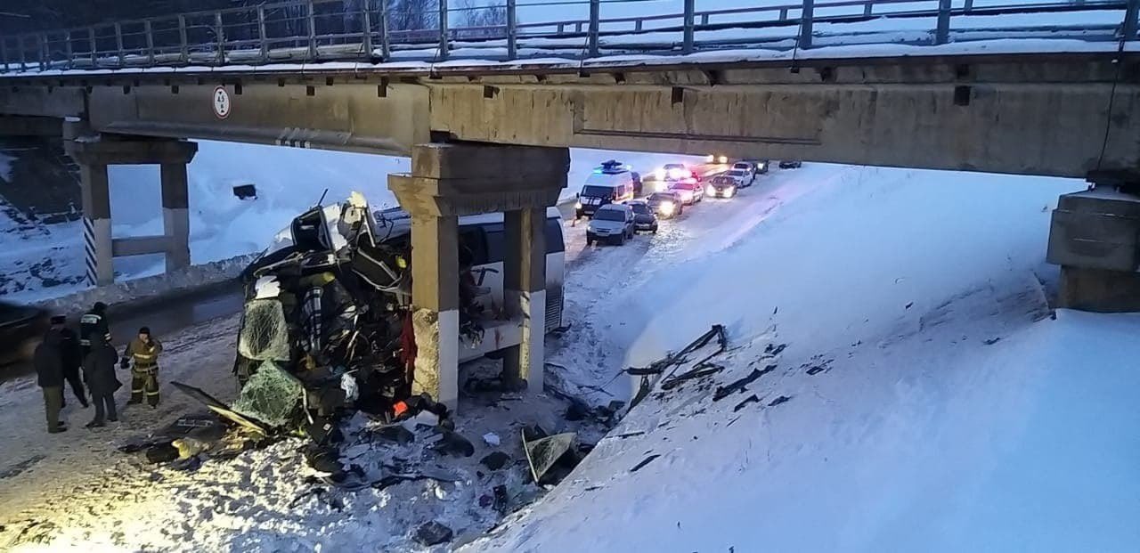 Cinci persoane au murit într-un accident produs în Rusia. Alți 21 de oameni sunt răniți