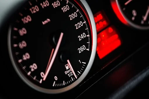 Modificarea Codului rutier: Cursuri de conducere defensivă pentru obținerea permisului auto