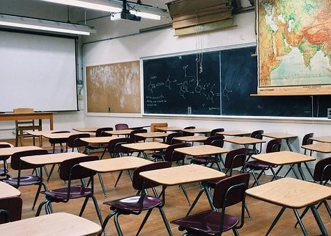 O profesoară din Botoșani este cercetată pentru purtare abuzivă, după ce ar fi agresat o elevă