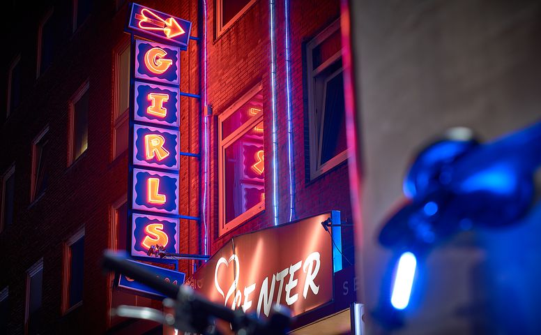 O româncă însărcinată a fost răpită din Germania și dusă în Portugalia, unde a fost forțată să se prostitueze