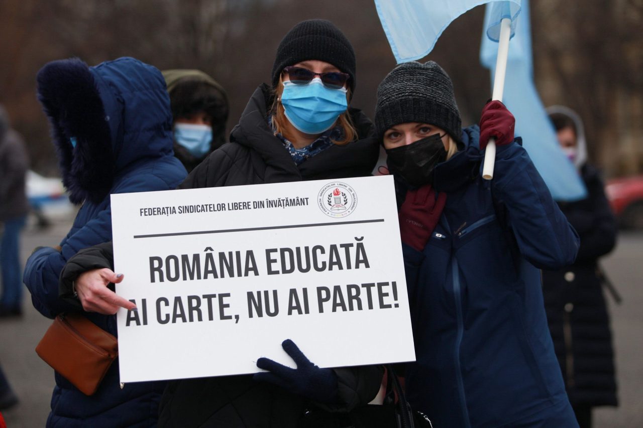 Revoltător. Un PROFESOR cu 25 de ani de experiență câștigă cât un șofer sau un curier. Un profesor debutant încasează cât un îngrijitor la Minister