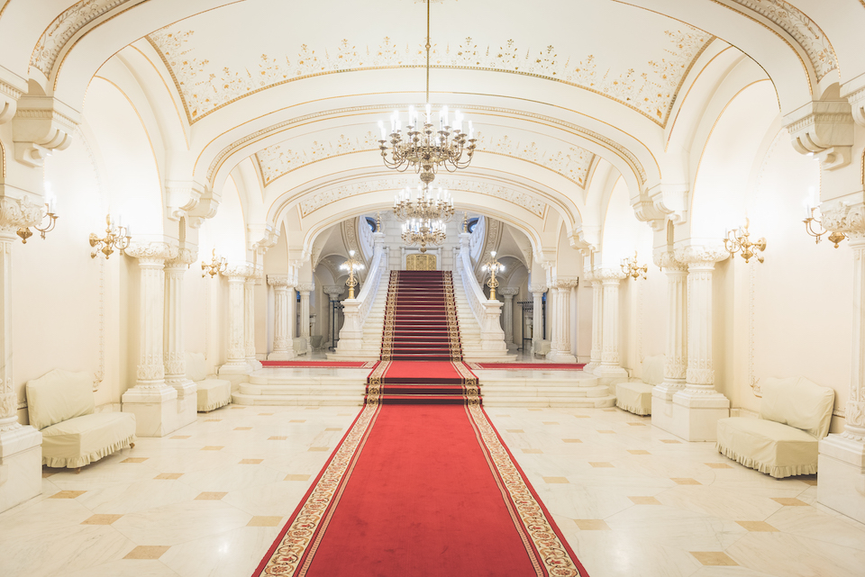 „Scenariile electorale din România dau fiori Bruxelles-ului”. POLITICO analizează toate variantele înainte de alegerile prezidențiale
