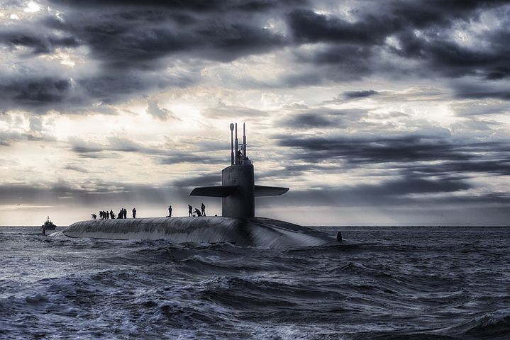 Șeful armatei britanice: „Activitatea submarinelor rusești amenință cablurile subacvatice, vitale pentru sistemele de comunicație din întreaga lume”
