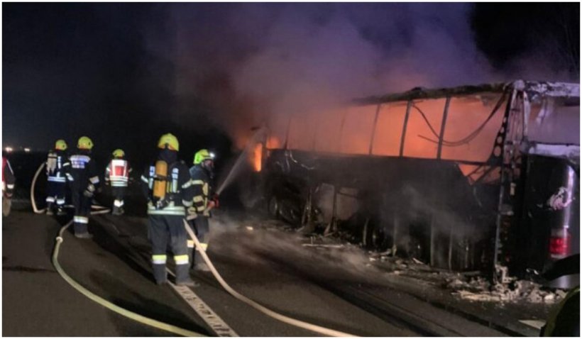 Un autocar cu 13 români la bord a fost cuprins de flăcări pe o autostradă din Austria