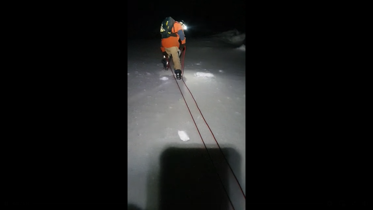 Incident grav în Munţii Făgăraş. Un bărbat a murit după ce a alunecat și s-a izbit de stânci