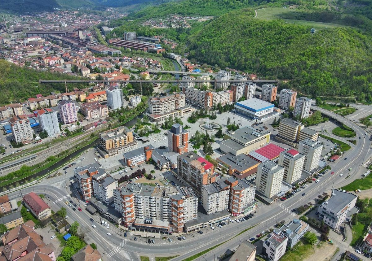 Tunel pe sub un oraș din România, pentru ca turiștii care merg la munte să nu blocheze circulația