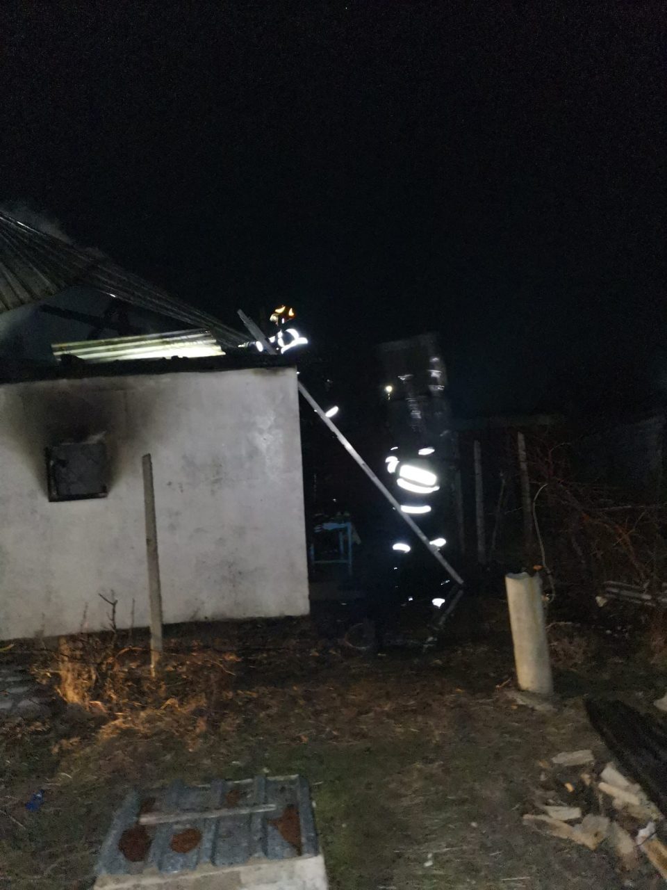 O femeie din județul Tulcea a murit după ce casa i-a luat foc