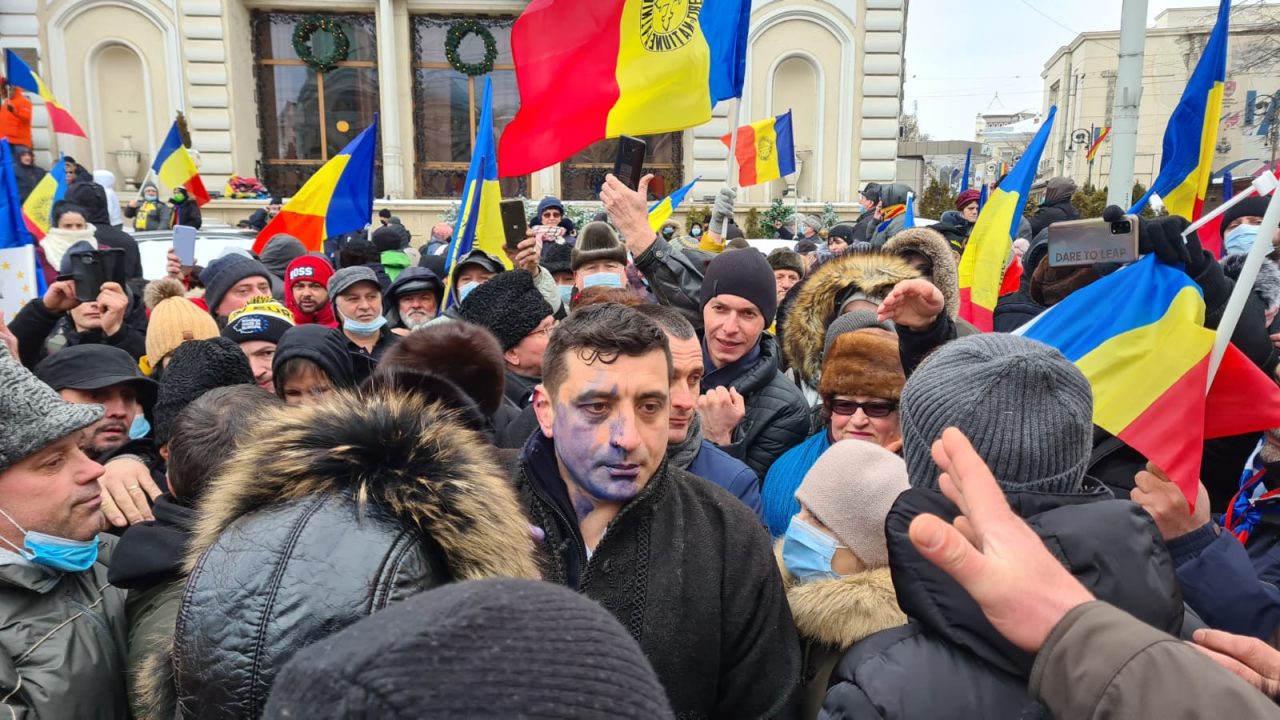 George Simion, atacat cu cerneală la Iași, în timpul manifestațiilor de Ziua Unirii | VIDEO