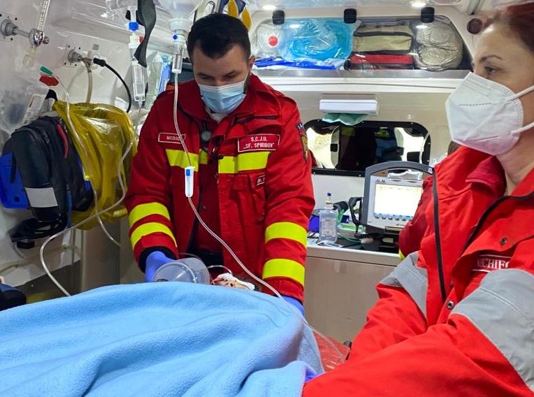 Accident rutier grav în Iași. Un copil de 13 ani, transportat cu elicopterul la spital: „Ne rugăm să trăiască, e o minune de copil”