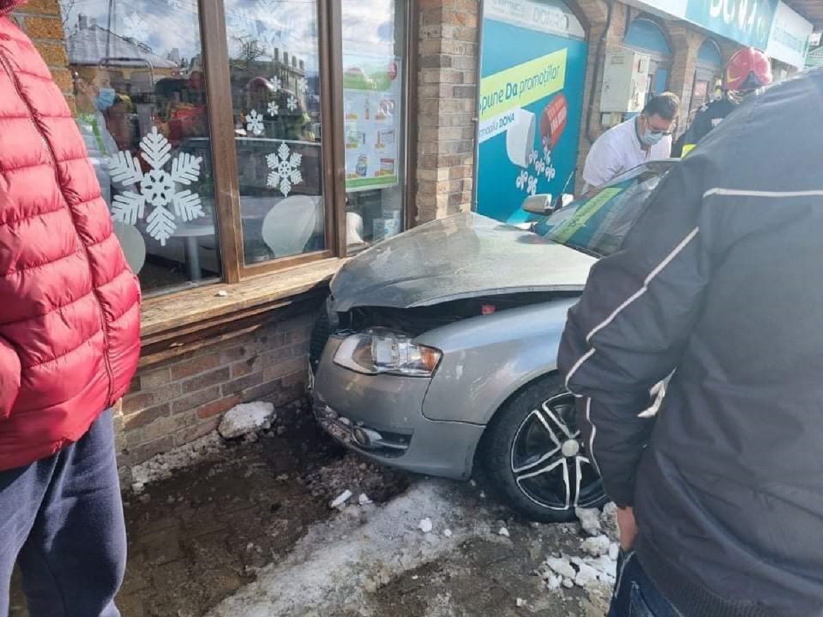 Accident grav în Petroșani. O fetiță de 6 ani a fost lovită pe trotuar de un șofer de 29 de ani căruia i s-a făcut rău la volan și a murit
