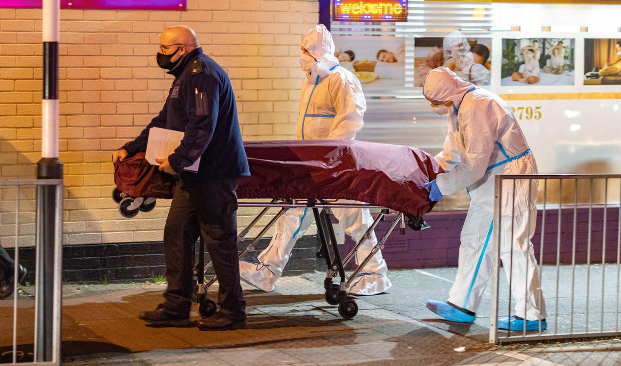 Un bărbat și-a dus unchiul mort la oficiul poștal pentru a-i ridica pensia. „Întregul oraș este în stare de șoc”